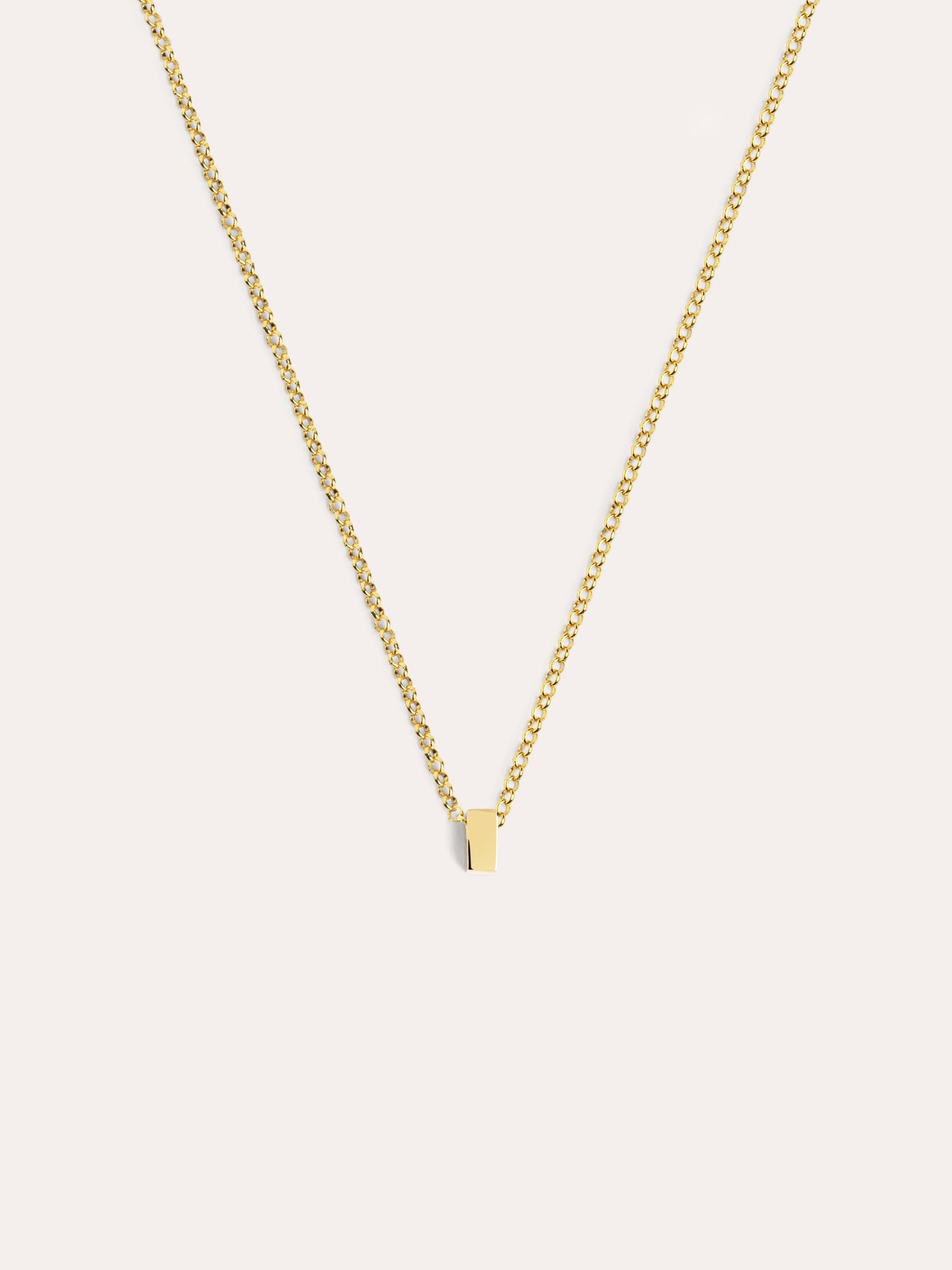 Gouden ketting met gepersonaliseerd initiaal