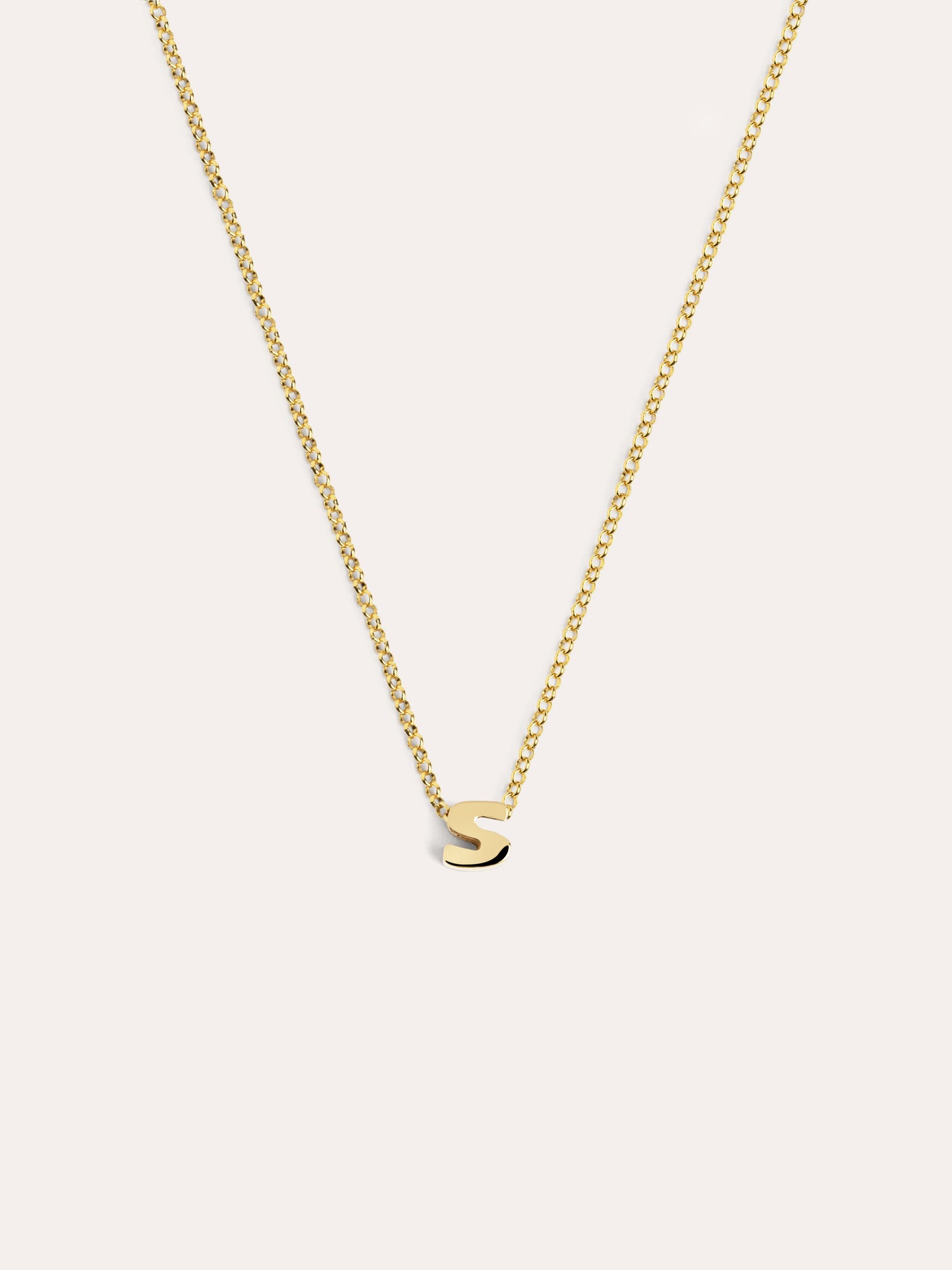 Gouden ketting met gepersonaliseerd initiaal